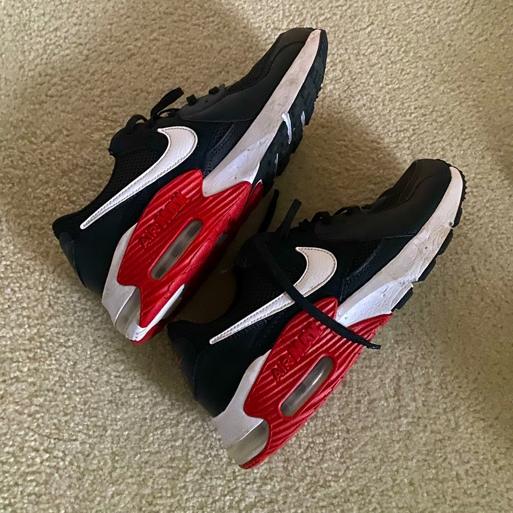 BARLEY WORN AIR MAX’s red and black! size 9